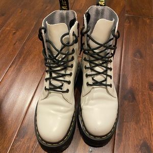 Dr. Martin’s - White- size 8 US 39 UK